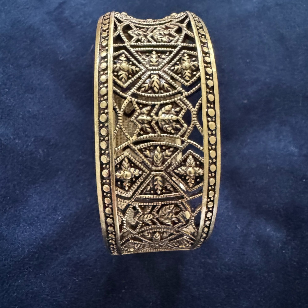Elegant Heidi Daus Gold and Multicolor Bangle Bracelet - Picture 4 of 8